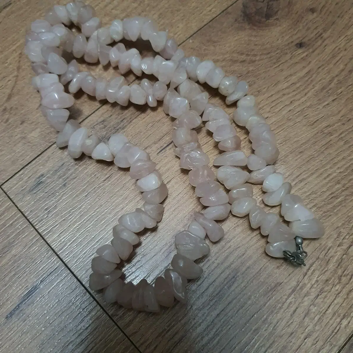 Pink and white jadeite necklace