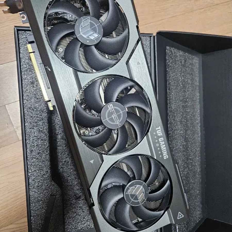 [신품급] ASUS 라데온 RX 7900 XTX TUF GAMING O2