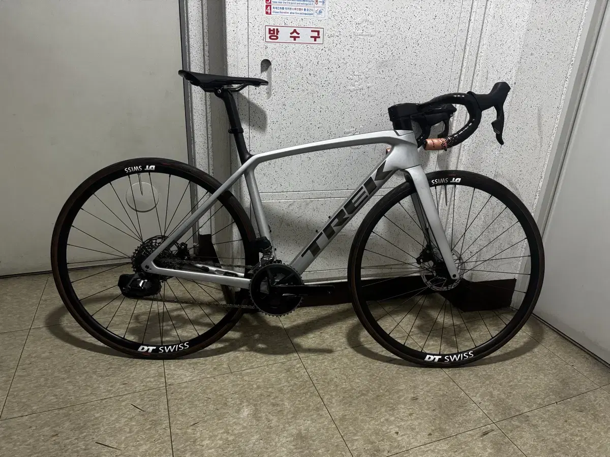 TREK EMONDA SL5 RIVAL ITT ALL-IN-ONE HENDLESS