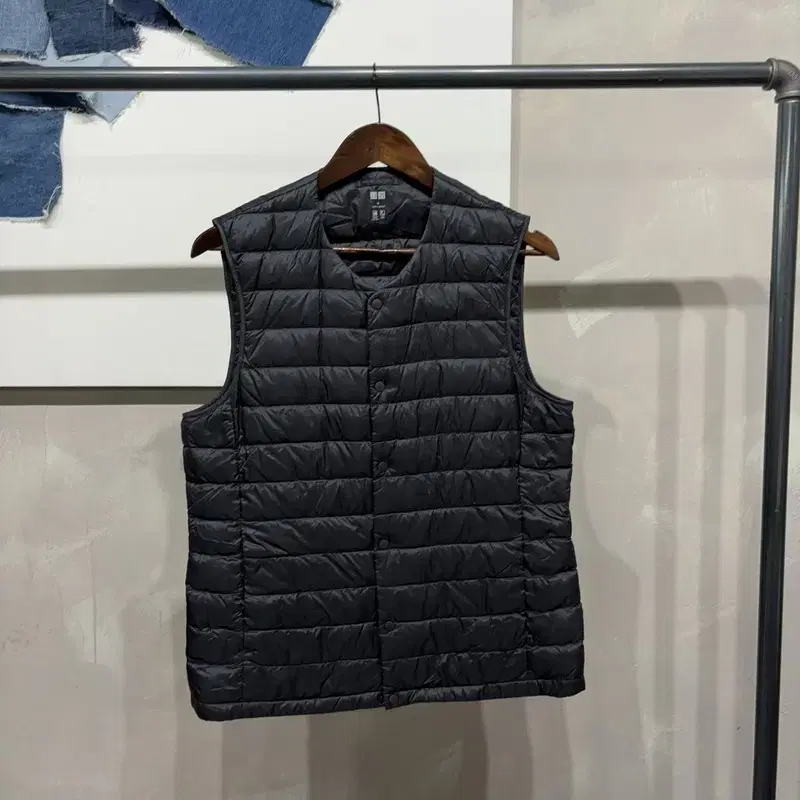 (95) UNIQLO Casual Street Lightweight Padded Vest