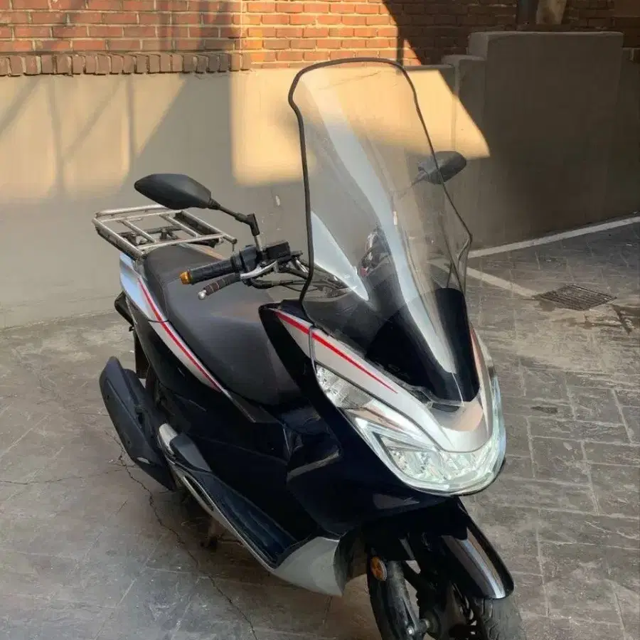 18년식 PCX125 중고 바이크 판매합니다