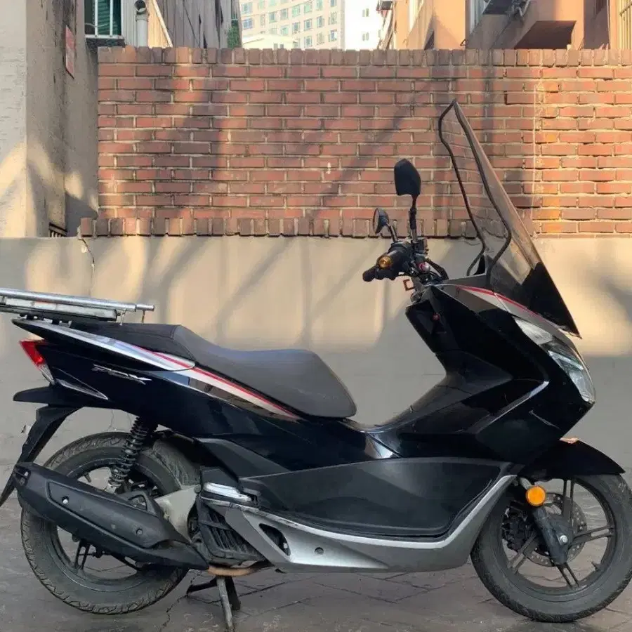 18년식 PCX125 중고 바이크 판매합니다