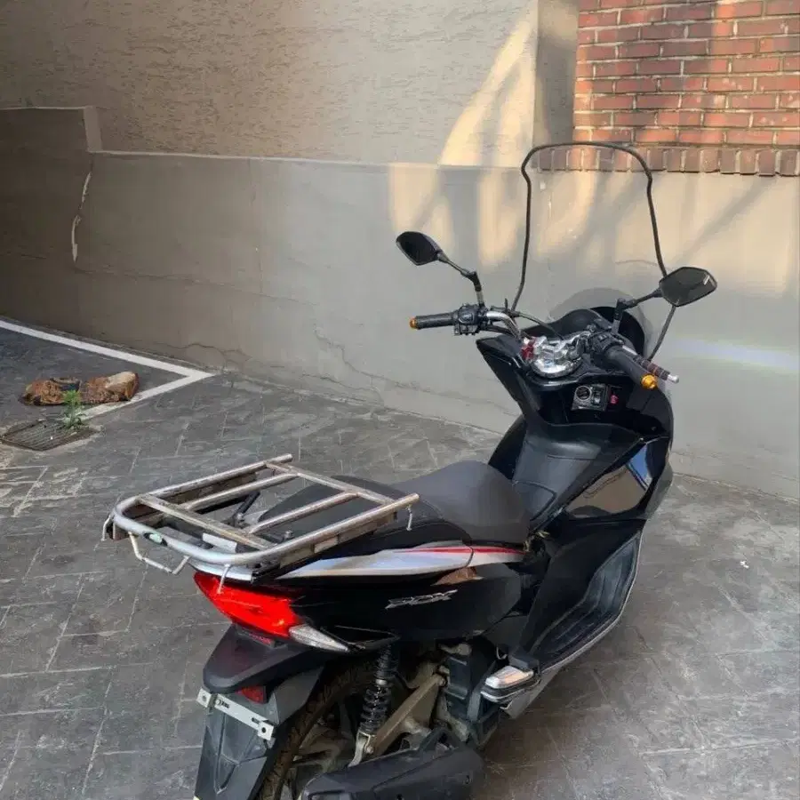 18년식 PCX125 중고 바이크 판매합니다