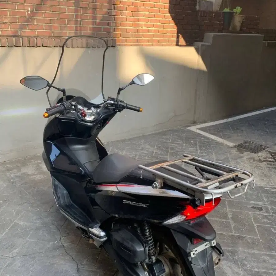 18년식 PCX125 중고 바이크 판매합니다