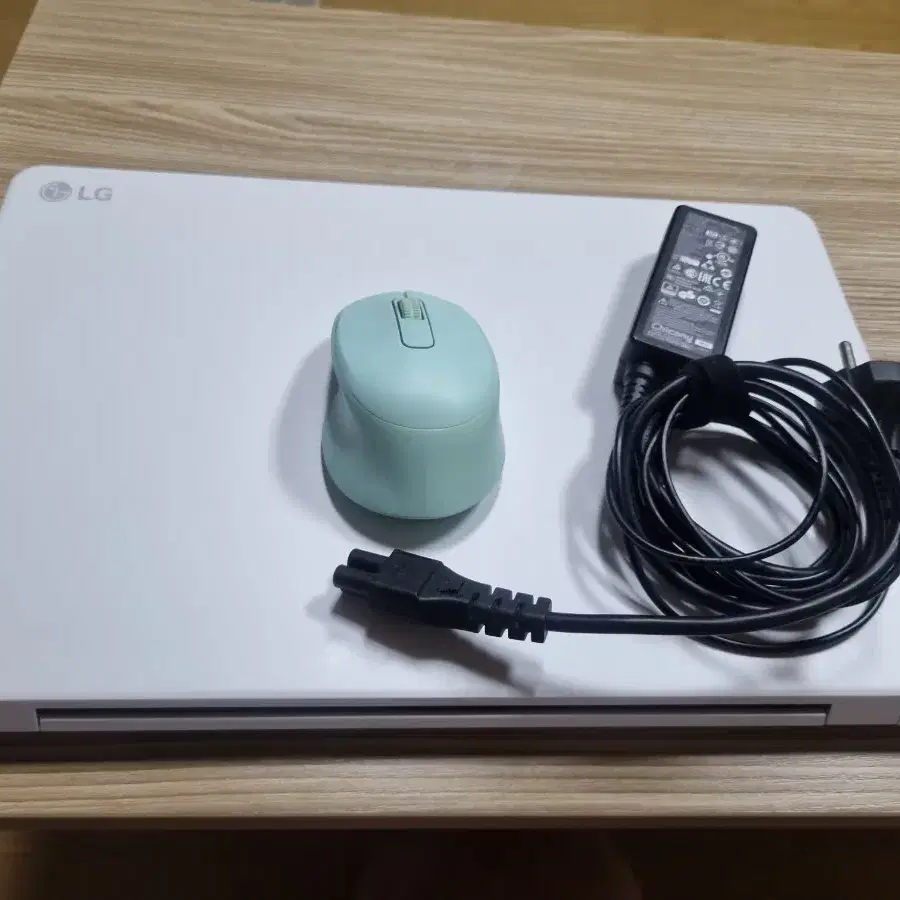 상태 A급 LG 울트라 노트북 15U590 팝니다