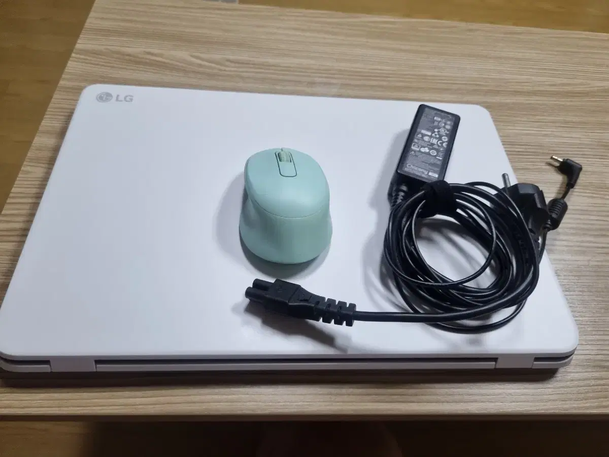 상태 A급 LG 울트라 노트북 15U590 팝니다