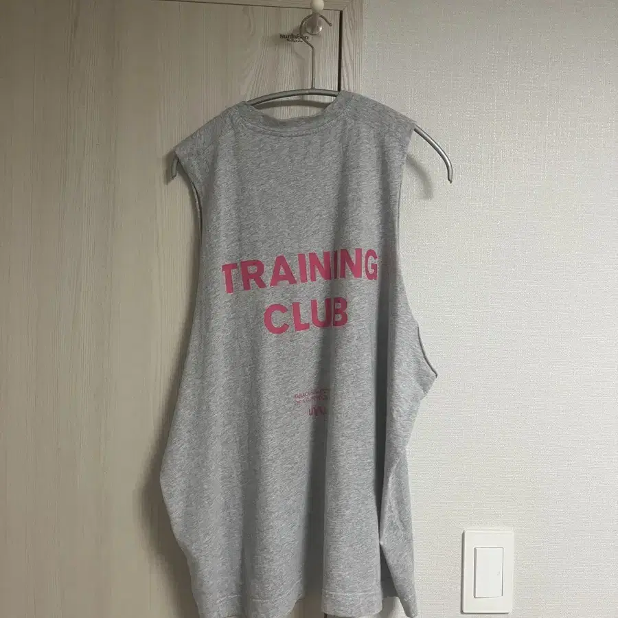 UVU TRAINING CLUB CUT-OFF(M) grey