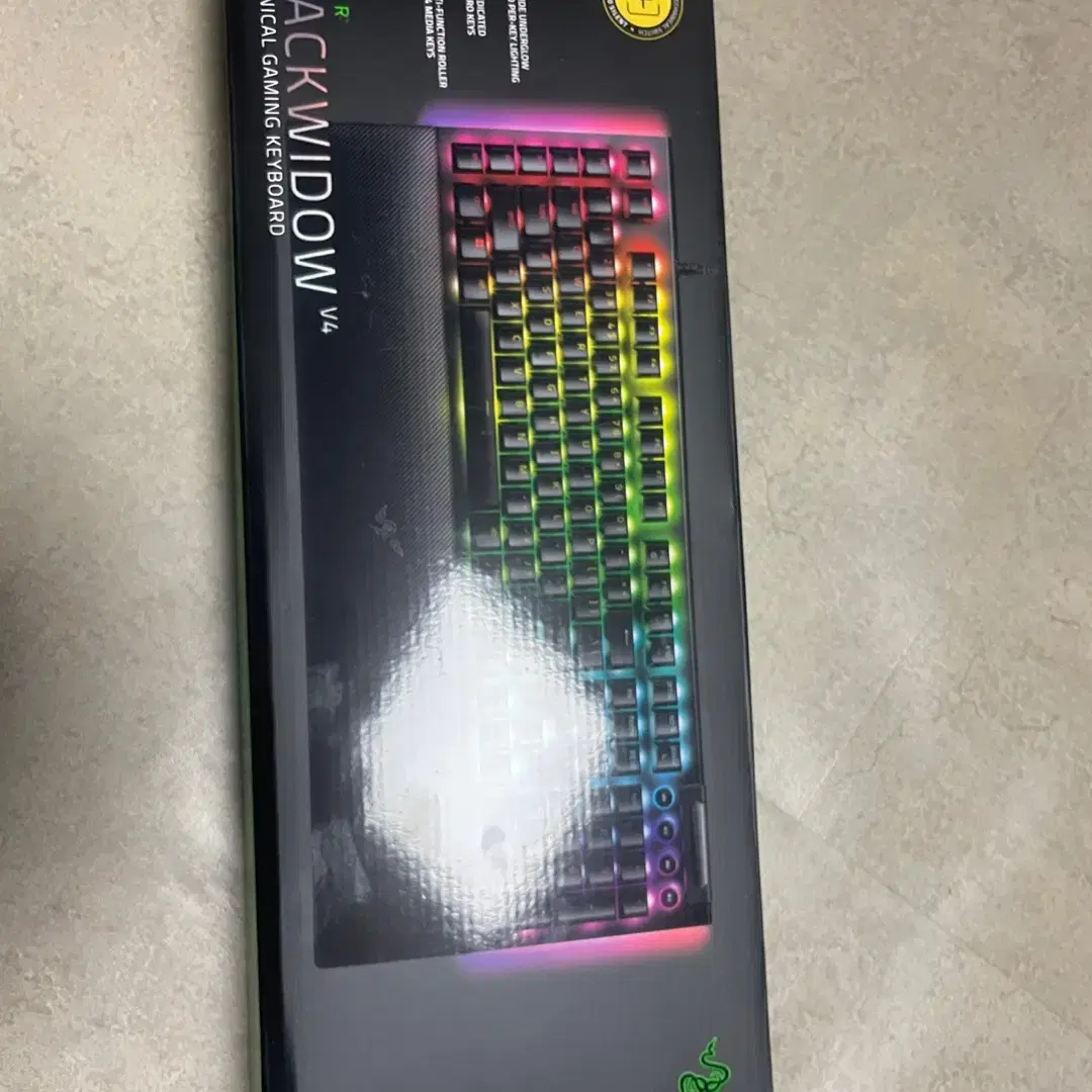 - Razer Blackwidow V4 (블랙위도우 V4)