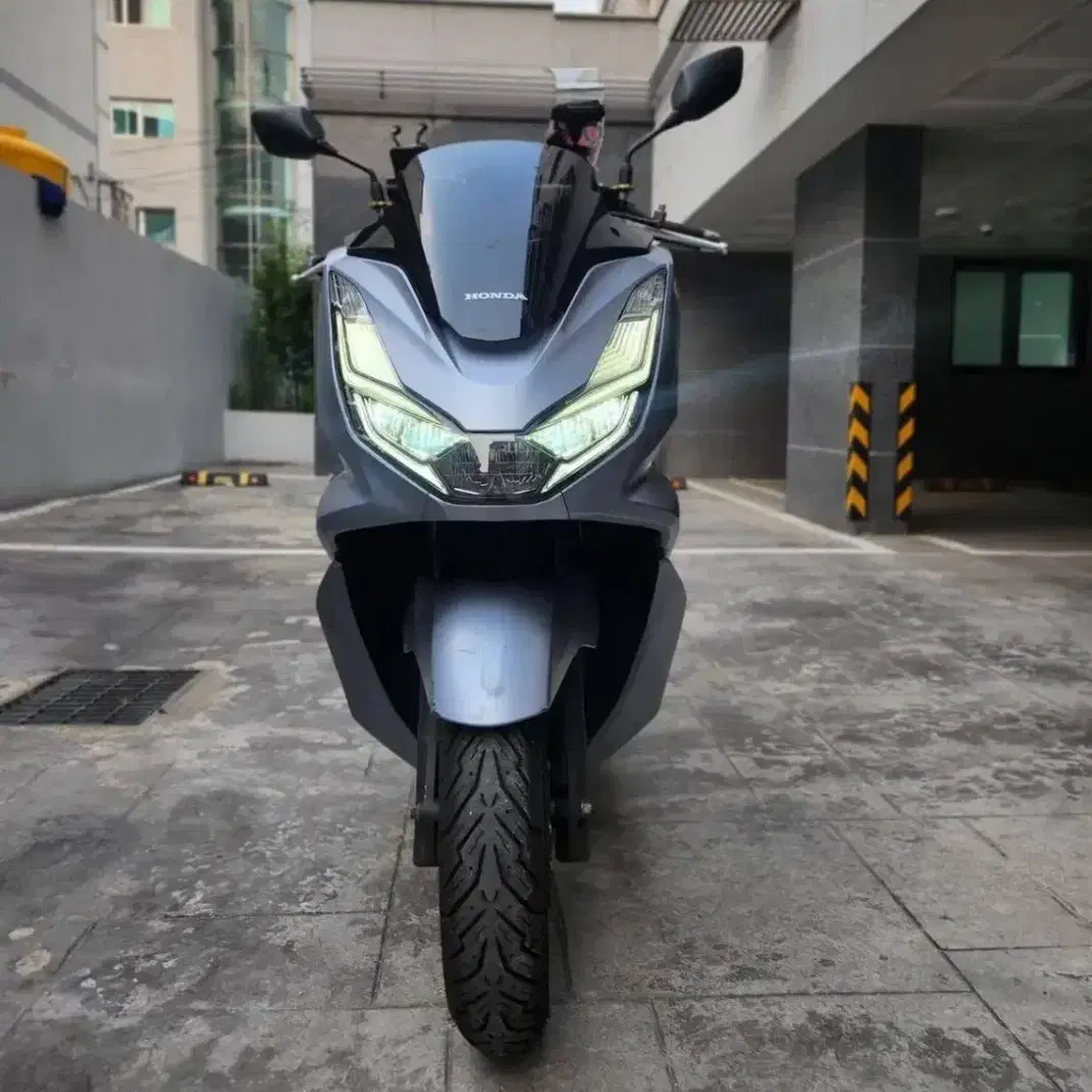 혼다 PCX 125 ABS 21년식 알루미늄 탑박스