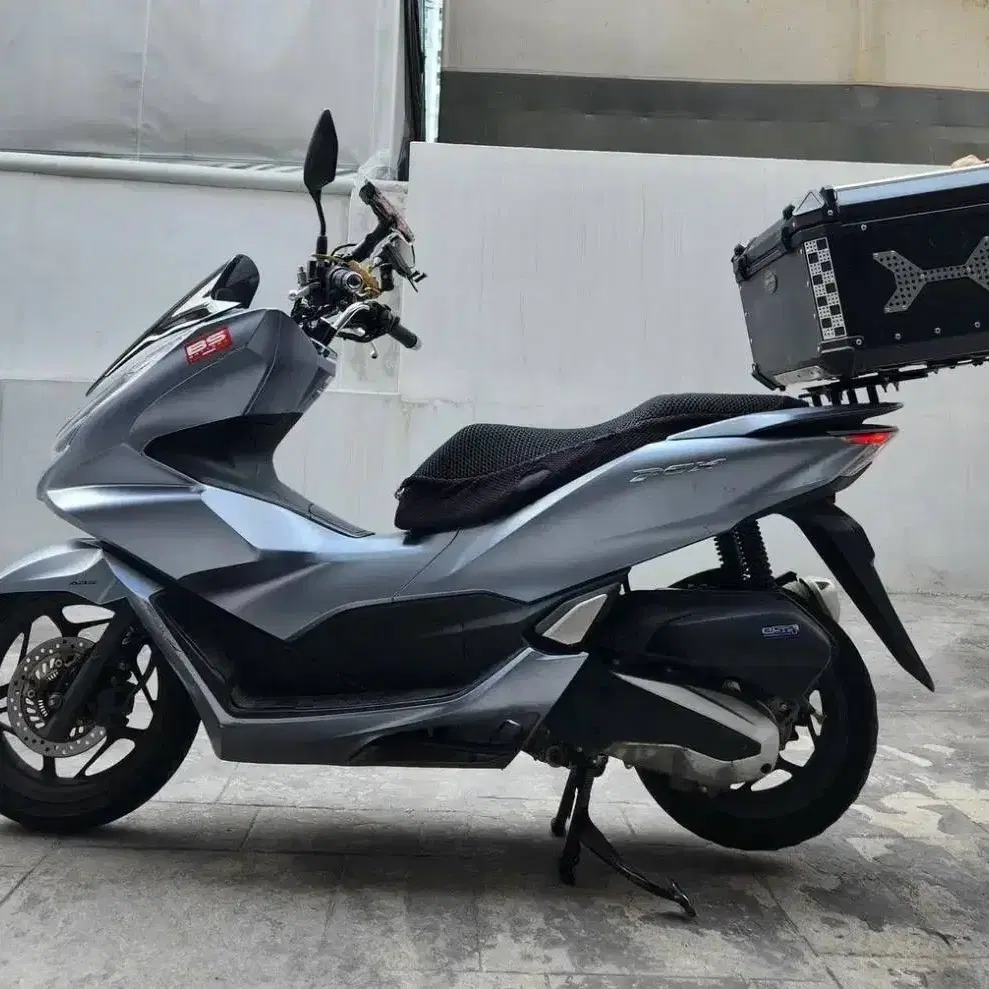 혼다 PCX 125 ABS 21년식 알루미늄 탑박스