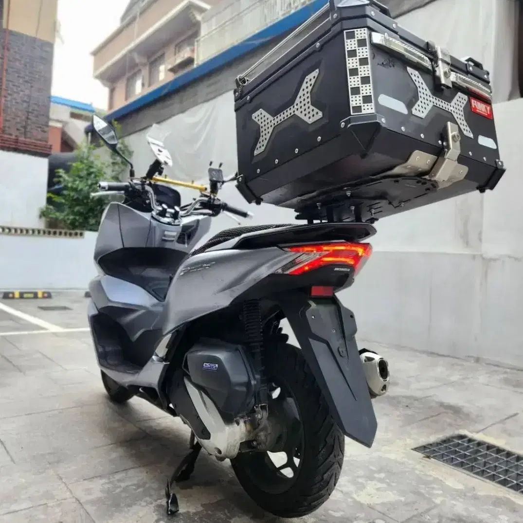 혼다 PCX 125 ABS 21년식 알루미늄 탑박스