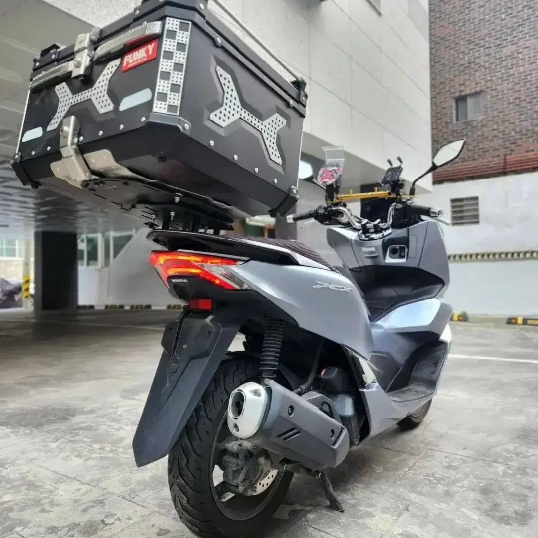 혼다 PCX 125 ABS 21년식 알루미늄 탑박스