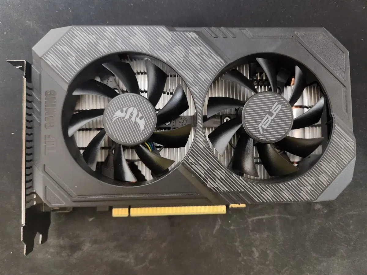 ASUS 지포스 GTX 1650 SUPER 슈퍼 TUF 팝니다.