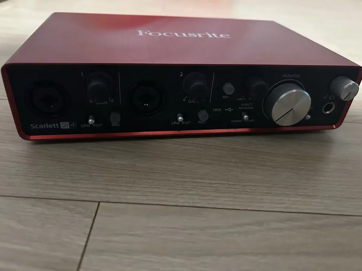 급처 Focusrite Scarlett 2i4 오디오 인터페이스 팝니다