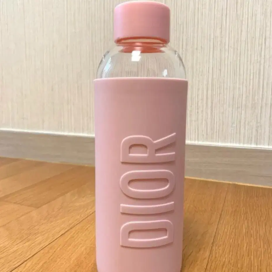 Dior 홀리데이 핑크 텀블러 보틀