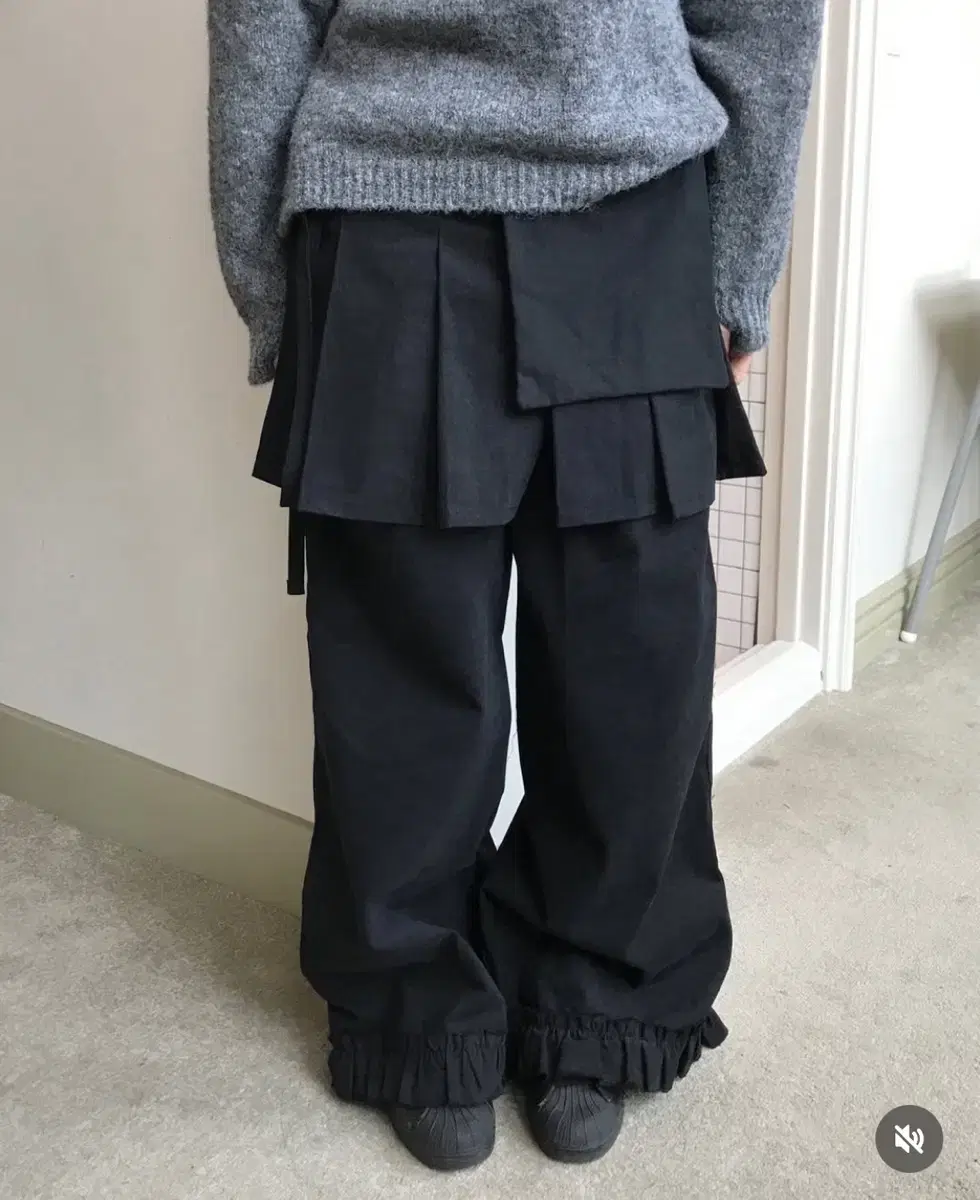 Ruffled wrap skirt Wide pants Black