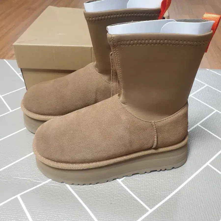 어그부츠 UGG 7사이즈 235~240 미사용