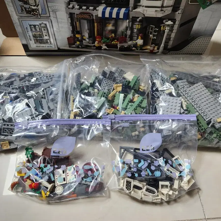 (LEGO)레고 10185 그린 그로서 중고 팝니다.