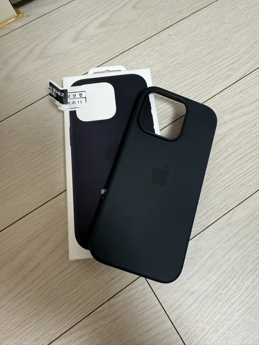 [Sale] iPhone 16 Pro Genuine Silicone Case, Black