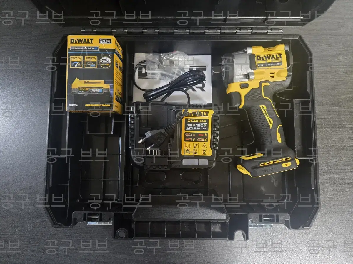 DCF922 1.7AHSet Diwalt Impact WrenchSet PowerstackBattery Charger Genuine