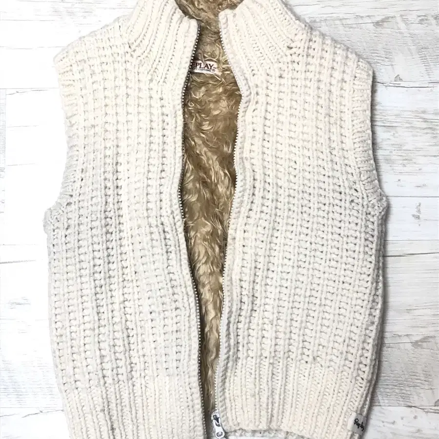 Vintage kintted vest