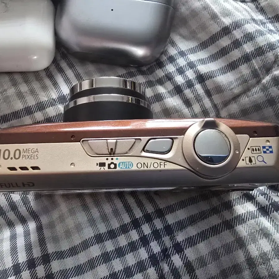 캐논 IXUS 1000 HS 카메라 팝니다.