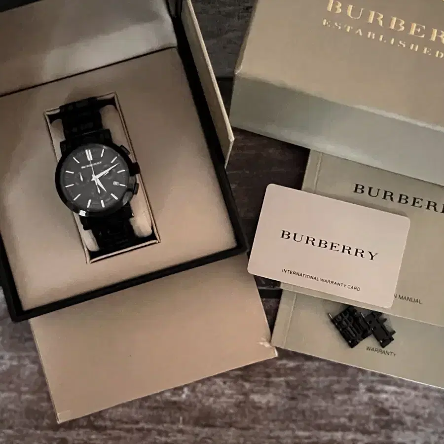 BURBERRY 버버리  헤리티지 블랙 크로노그래프 남성 시계