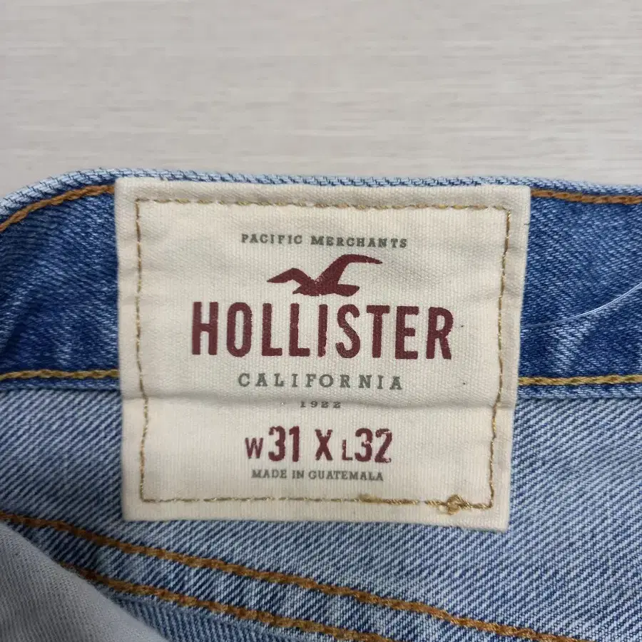 31 HOLLISTER 과테말라 데미지워싱 슬림일자진 31-381