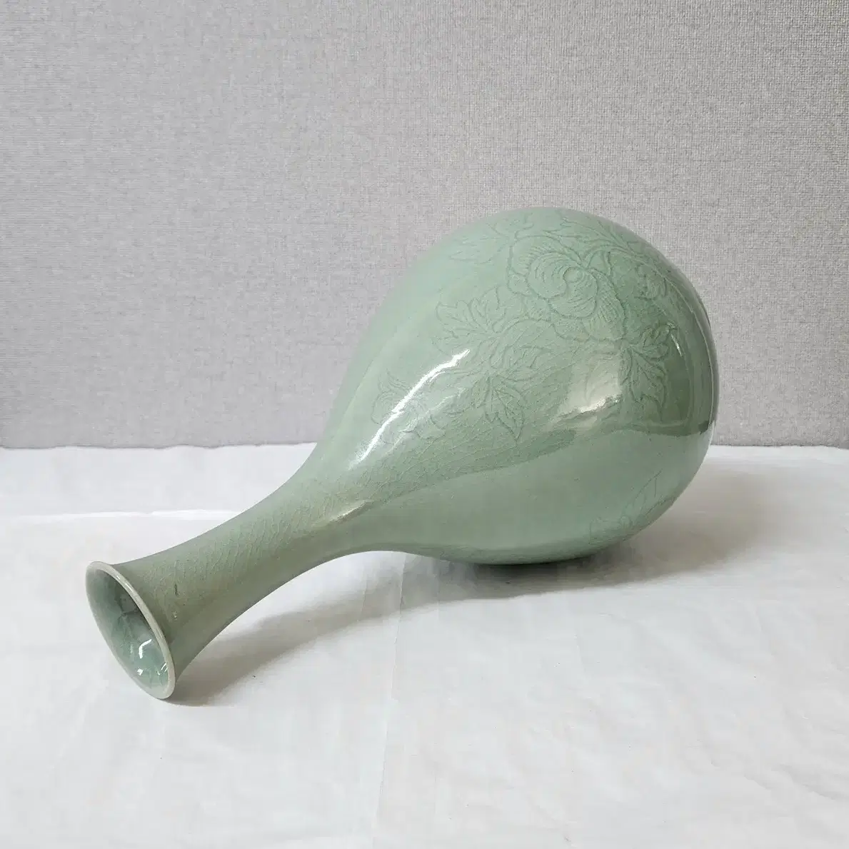 해강 유근형 모란문 음각 주병(32.5cm)