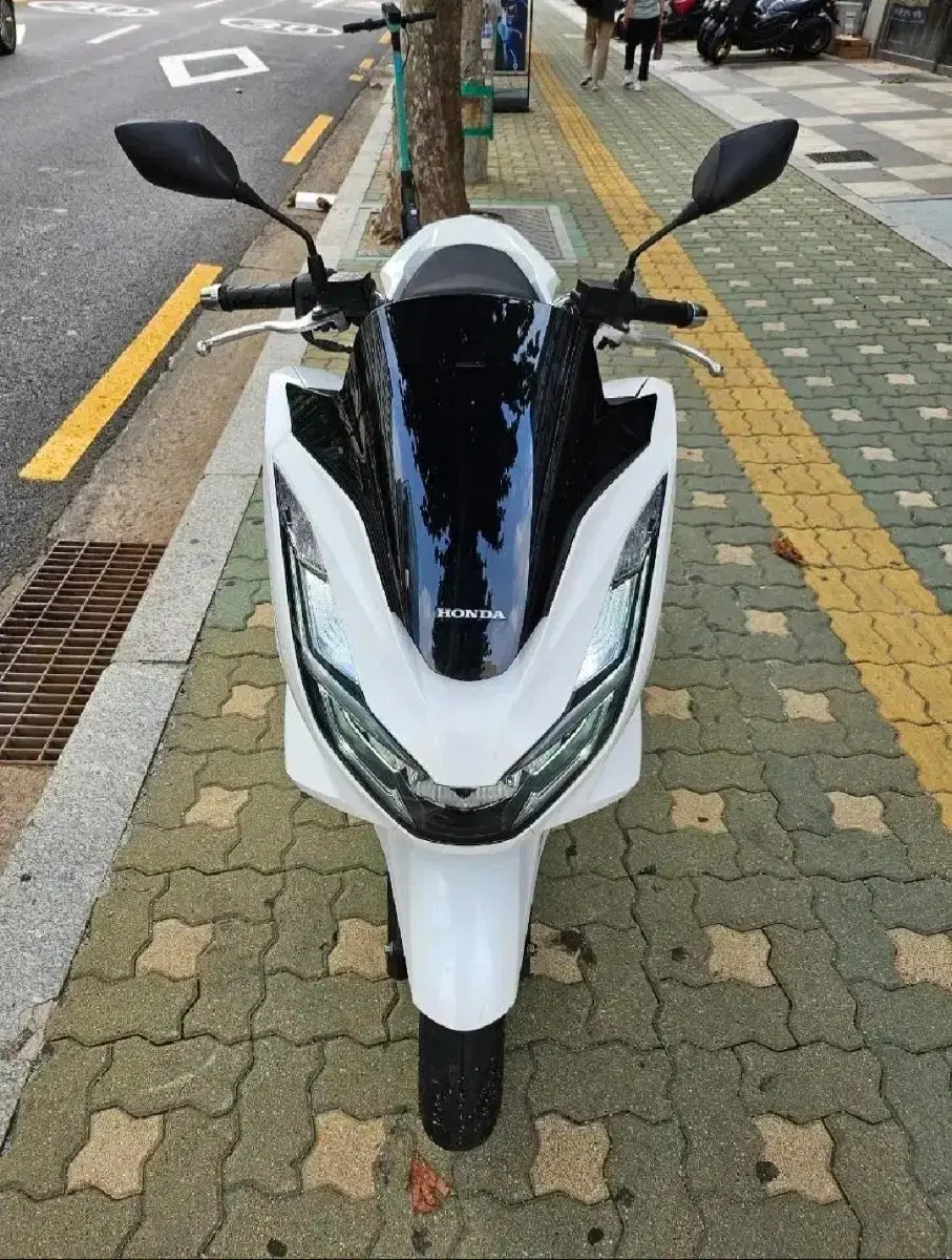 21년식 PCX125 바이크 판매합니다.