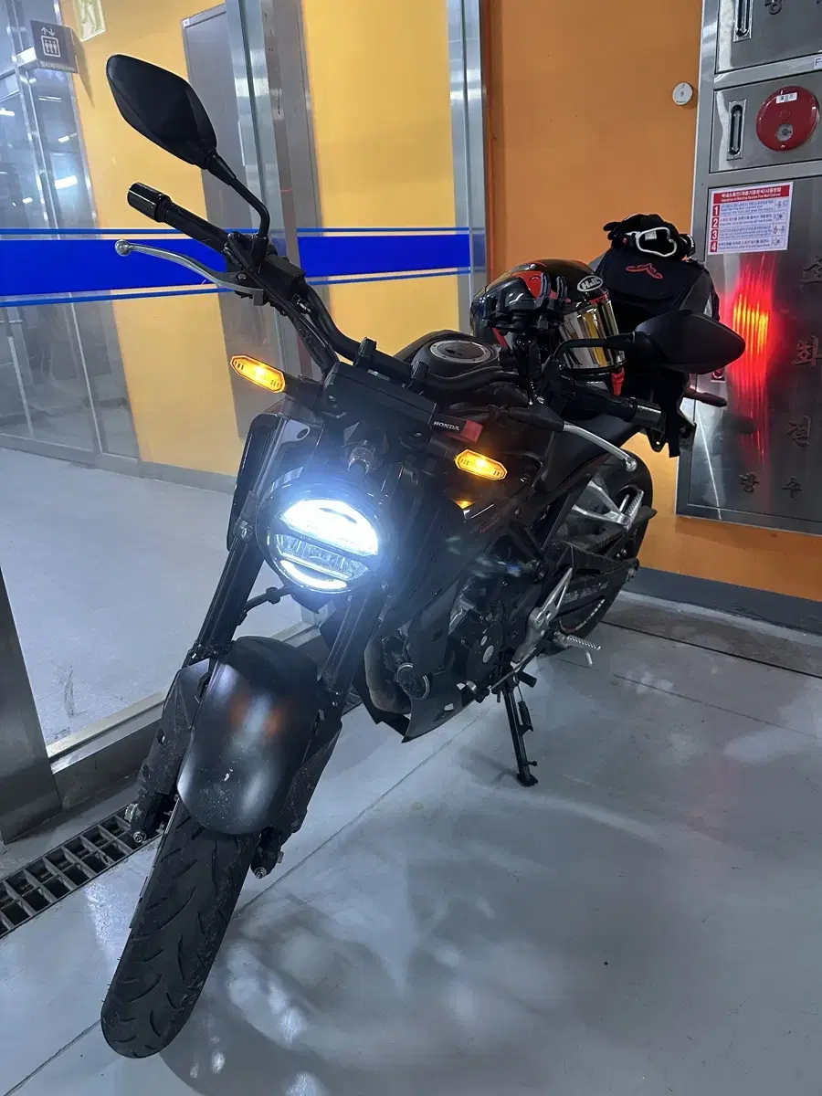 혼다 cb125r 23년식 1600km 신차급 판매