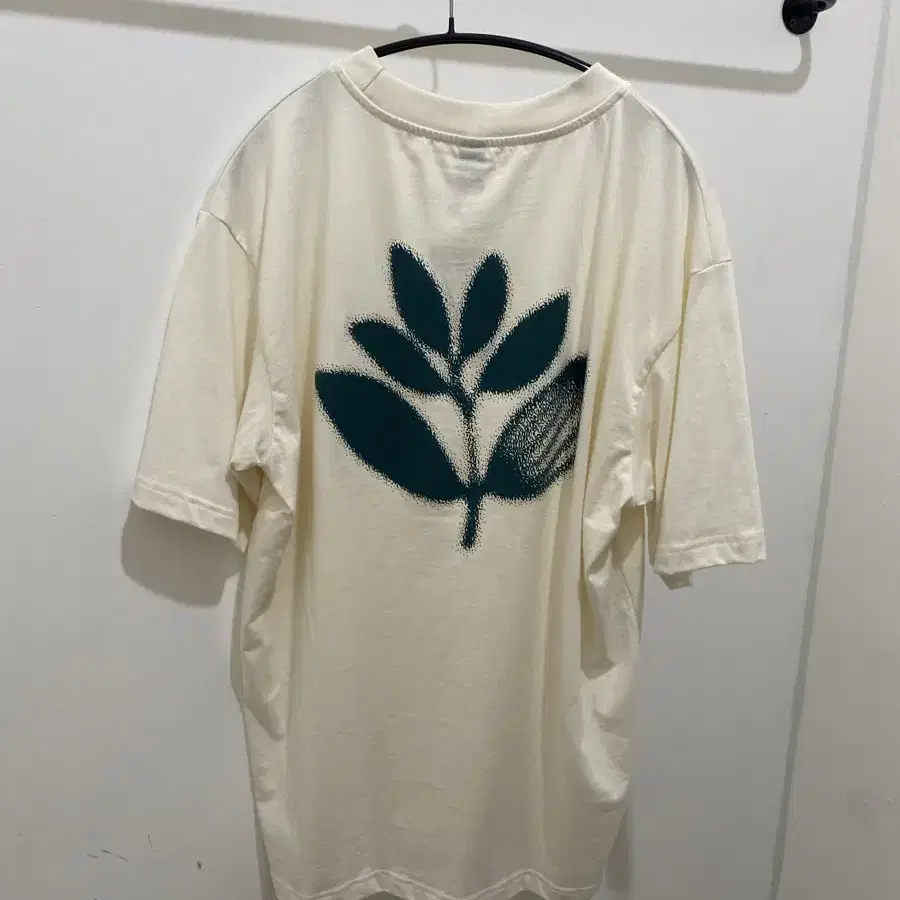 마젠타 스케이트보드 Blur Tee (Natural)