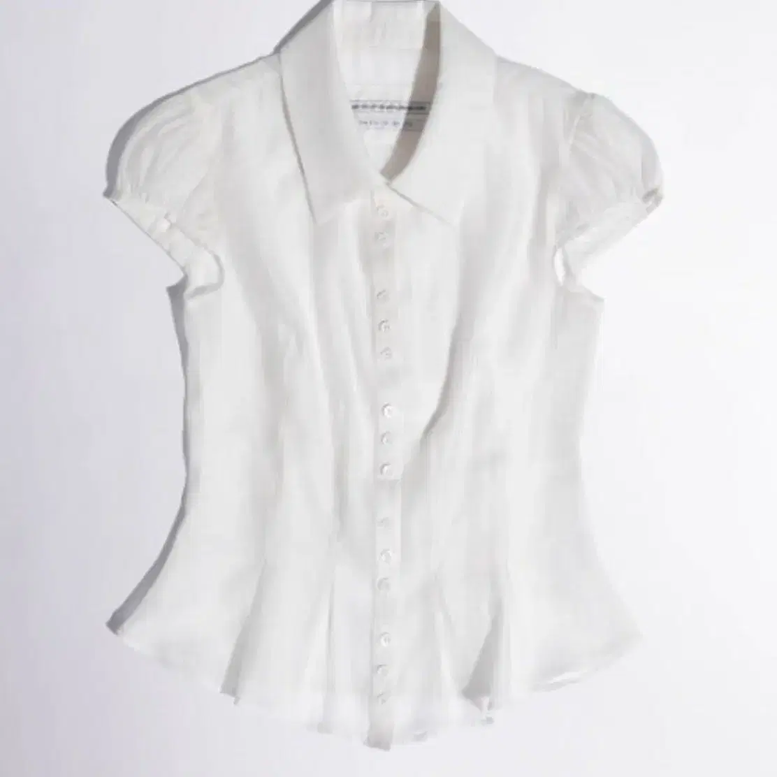 구해요) 스컬프터 Sheer Pleated Hem Blouse white