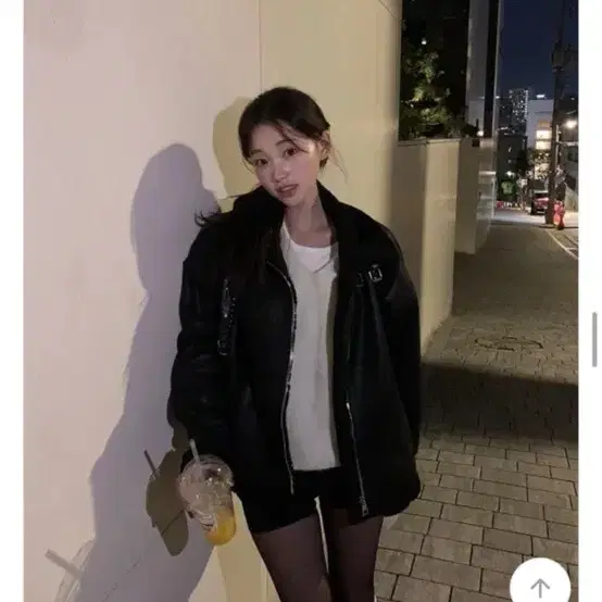 에이블리 영앤리치 베를린 무스탕 블랙 무스탕