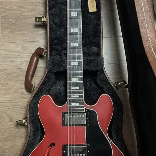 깁슨 멤피스 ES-339 Block Inlay Satin Cherry