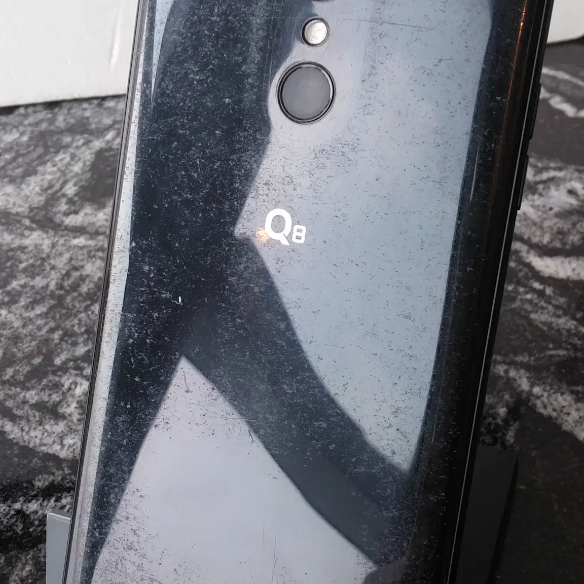 LG Q8 (Q815L) 블랙 64기가 (0011643)