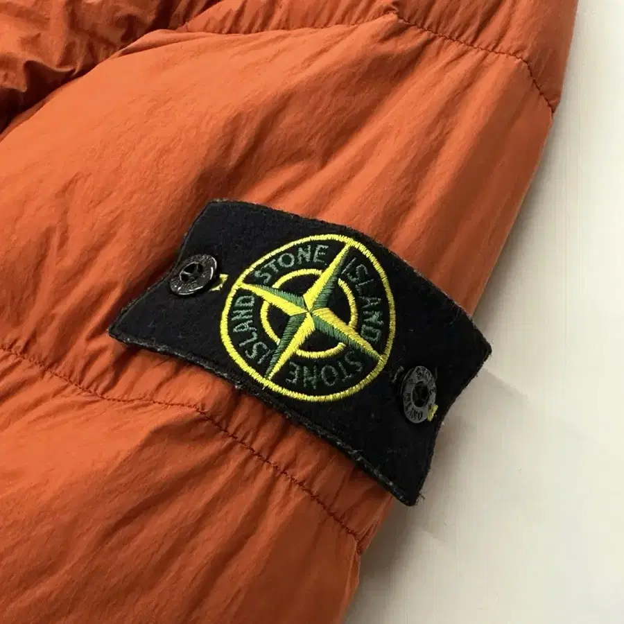 Stone island 스톤아일랜드 가먼트 다이드 크링클랩스 패딩