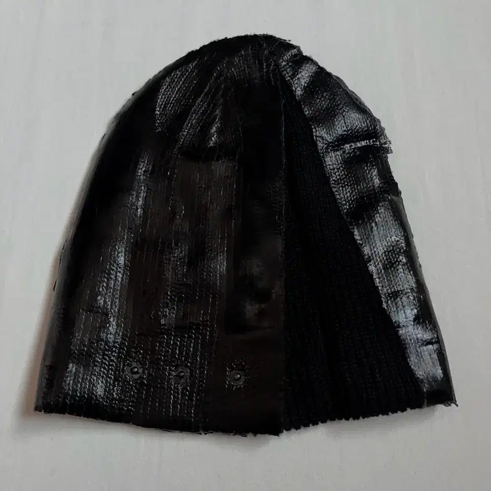 CARNET-ARCHIVE EXCAVATED BEANIE HAT