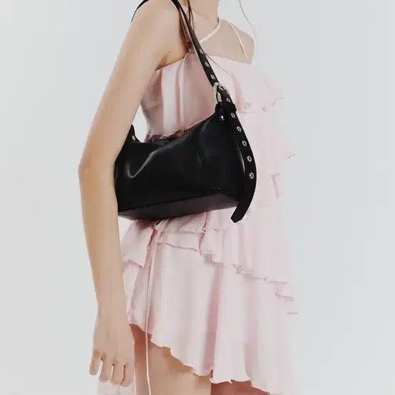 페인오어플레져 amber leather bag black 가방