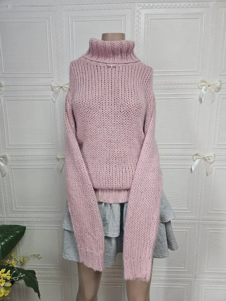 UNIQLO Wool Blend Strawberry Milk Pink Neck Pola Knit (with brooch)