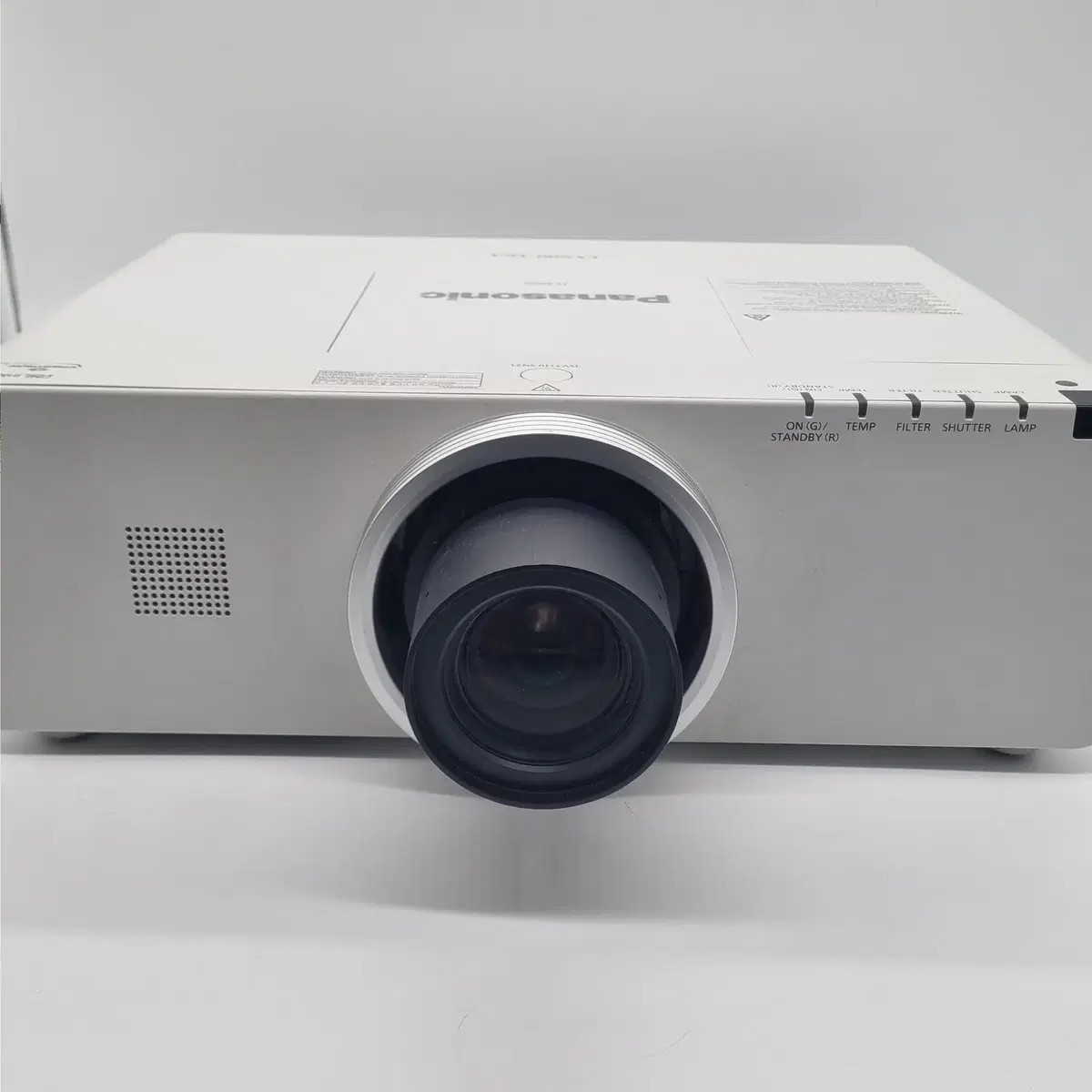 Panasonic PT-EX600 6000 ANSI XGA used beam projector