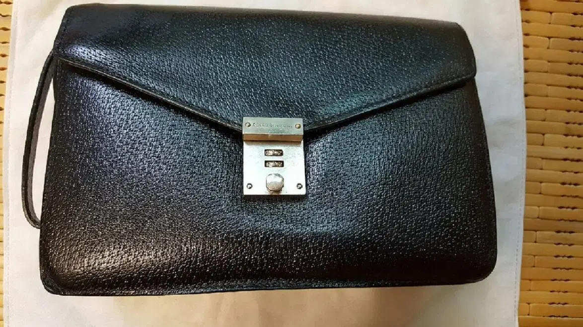 Luxury Salvatore Ferragamo (Genuine) Silver Clasp Men's Clutch Bag Mans Bag