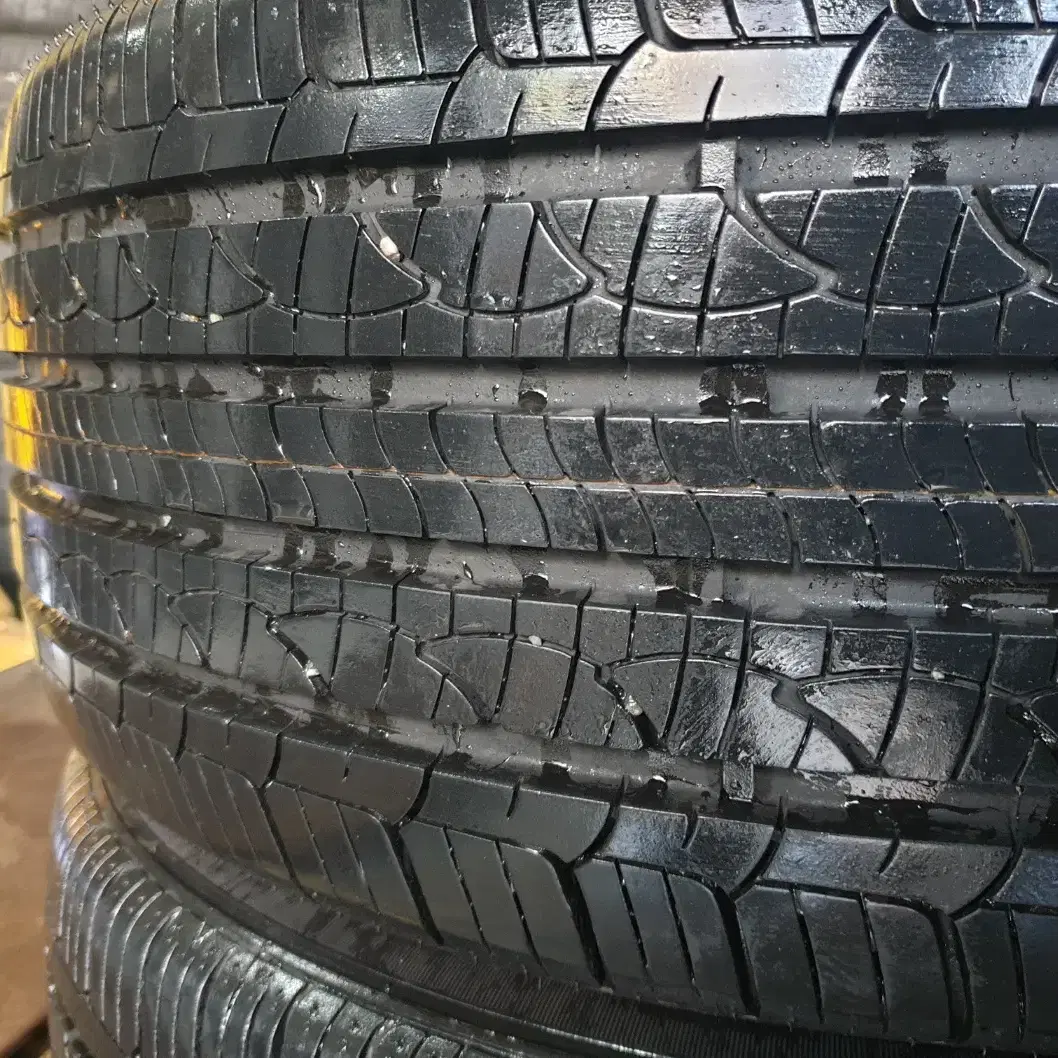 2254518 중고타이어 넥센타이어 엔프리즈AH8 225/45R18 세트