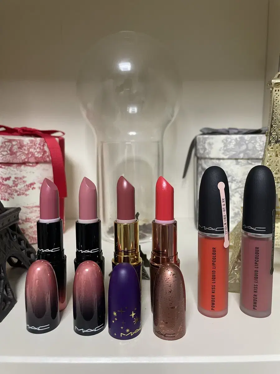 Bulk 4 new Mac lipsticks + 2 new powder kisses