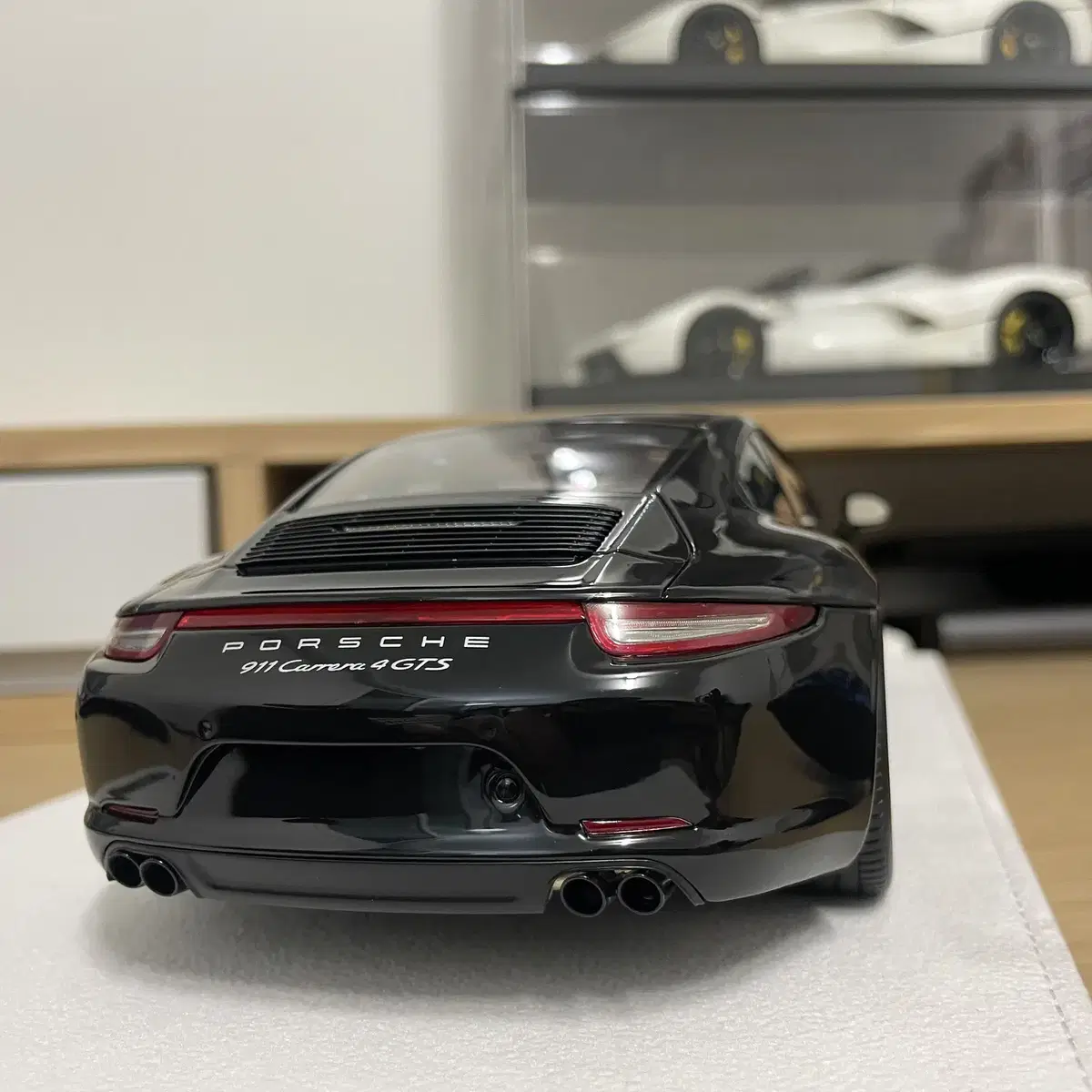 1:18 메이크업 포르쉐 카레라 911 4 gts 팝니다.