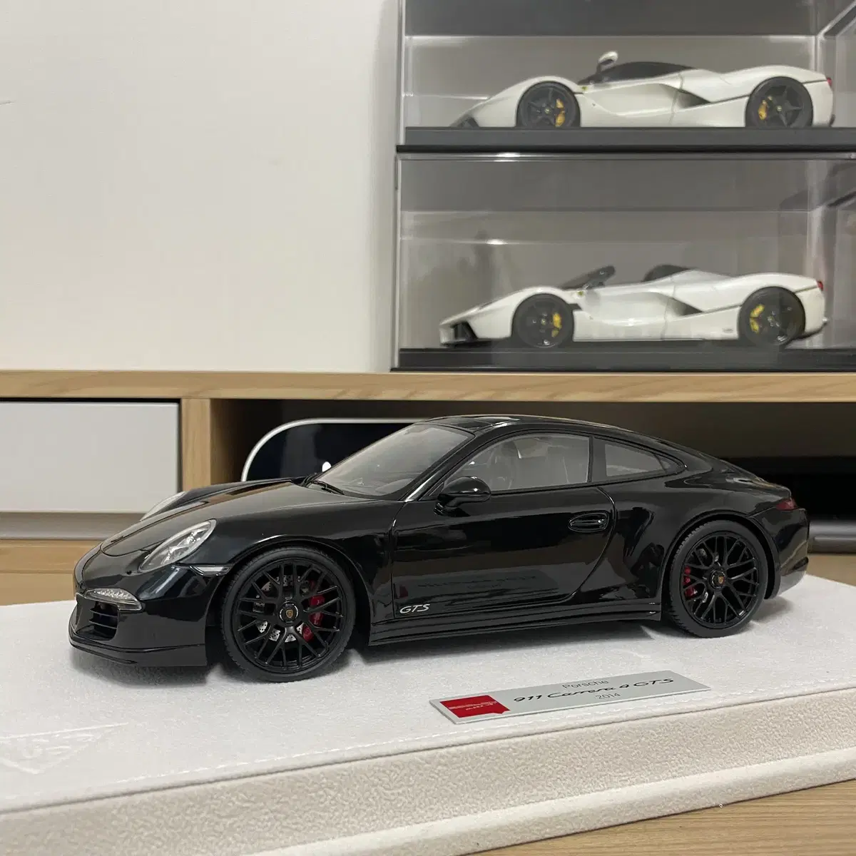 1:18 메이크업 포르쉐 카레라 911 4 gts 팝니다.