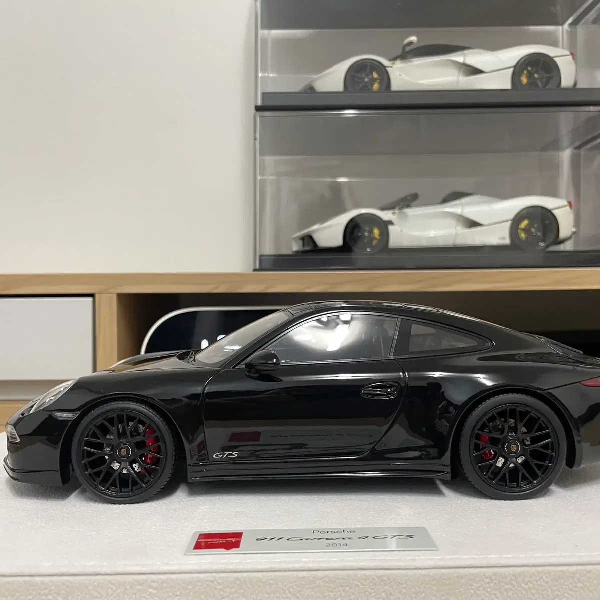 1:18 메이크업 포르쉐 카레라 911 4 gts 팝니다.