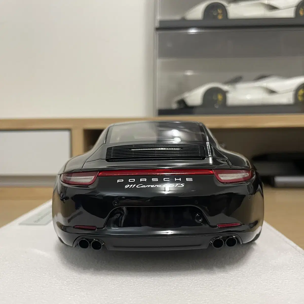 1:18 메이크업 포르쉐 카레라 911 4 gts 팝니다.