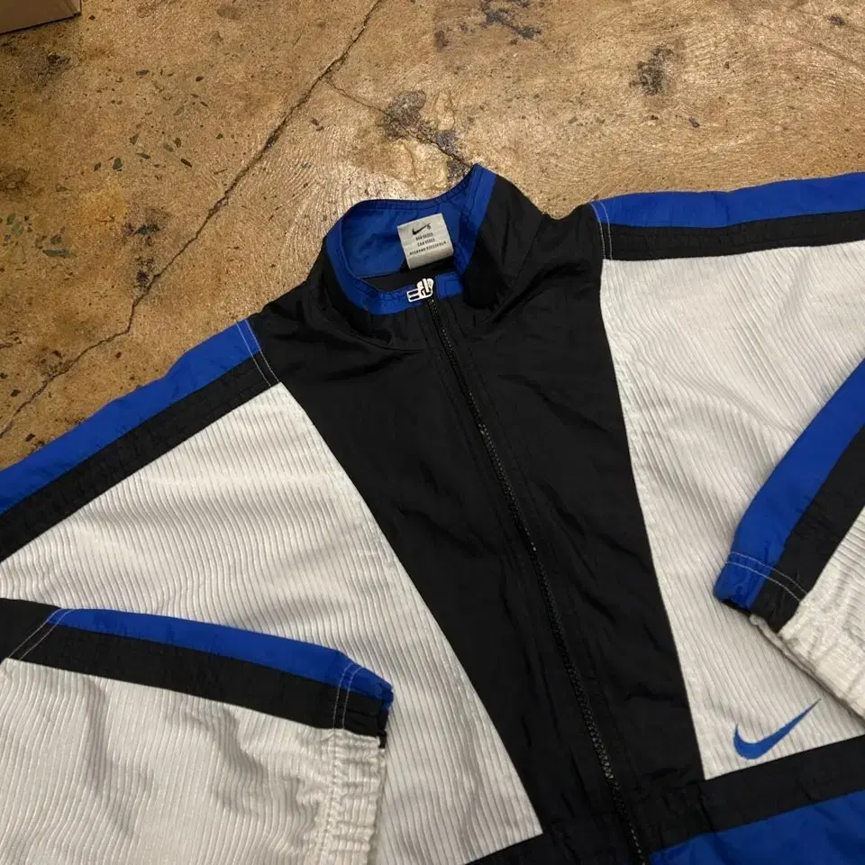 [Genuine/L(12-14)] Nike Old School Windbreaker