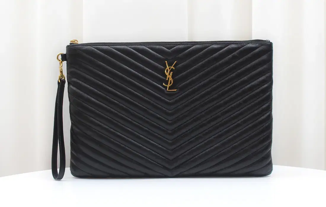 [Chungko Myungpumdaol] Saint Laurent Matelassé Large Gold-plated Strap Clutch 440222